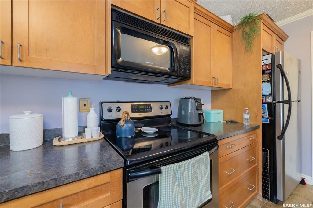 Property Photo: 521 18th Street W 202 SK S7M 1C8