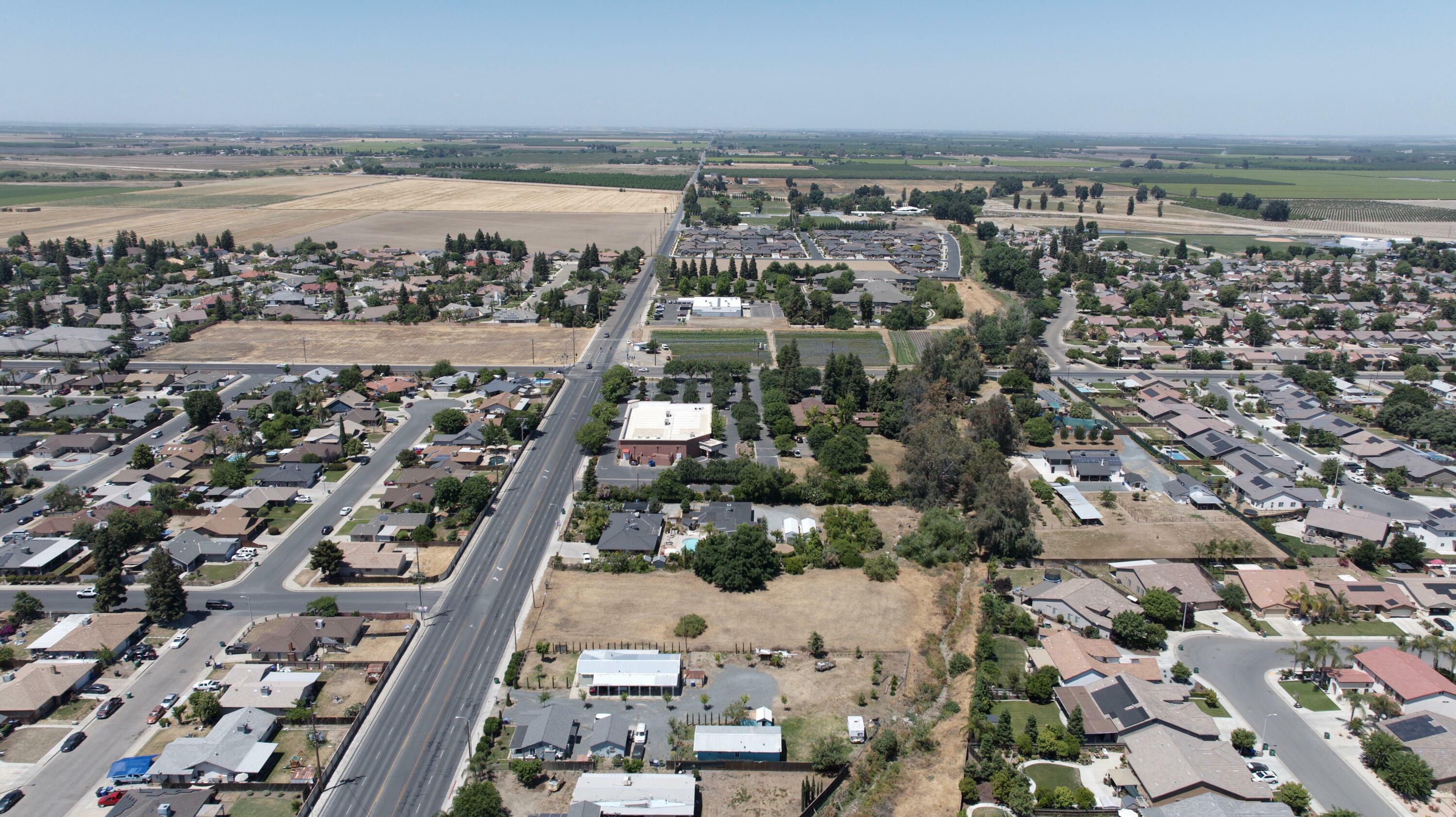 Property Photo:  2296 W Henderson Avenue  CA 93257 