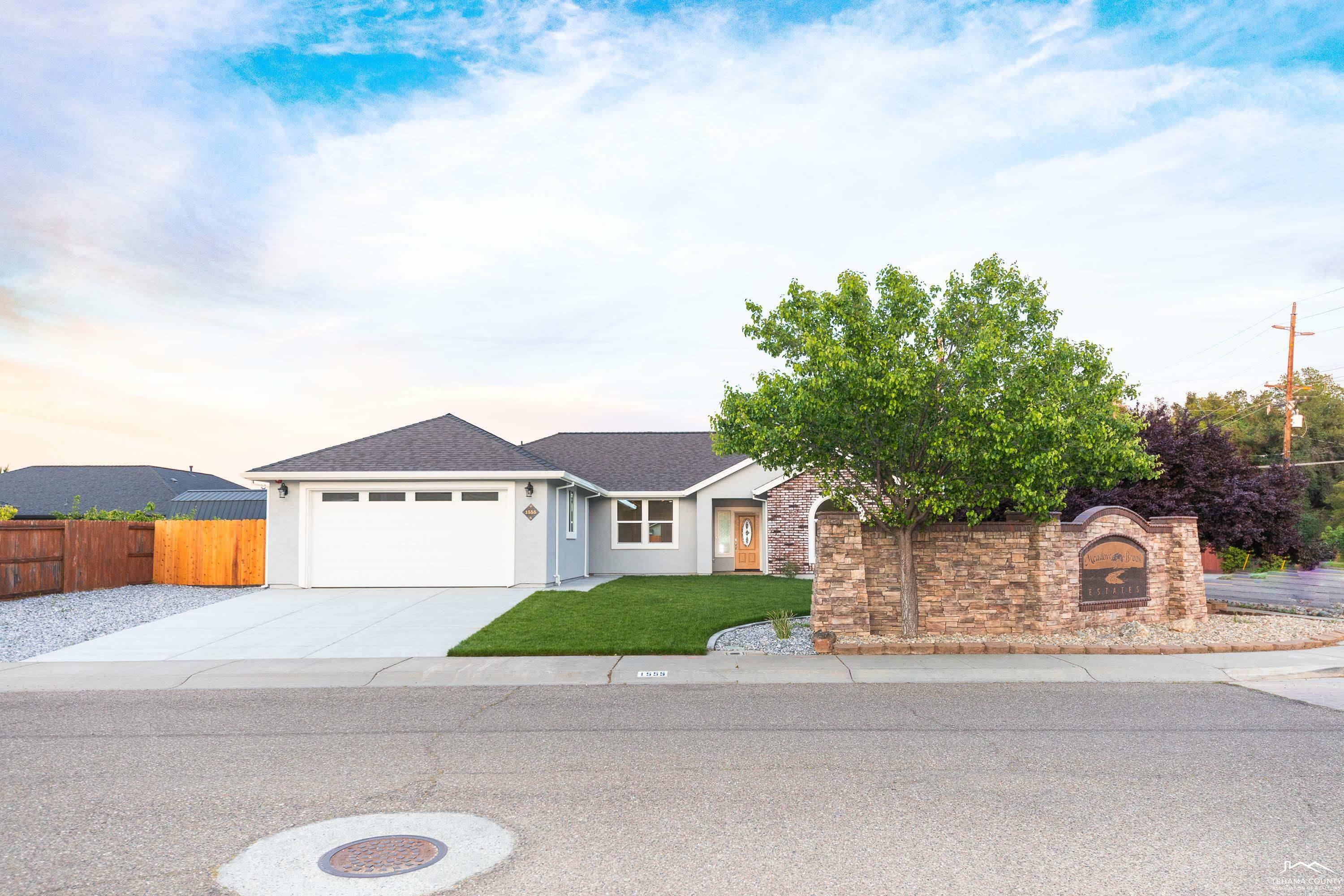Property Photo: 1555 Acacia Street CA 96080