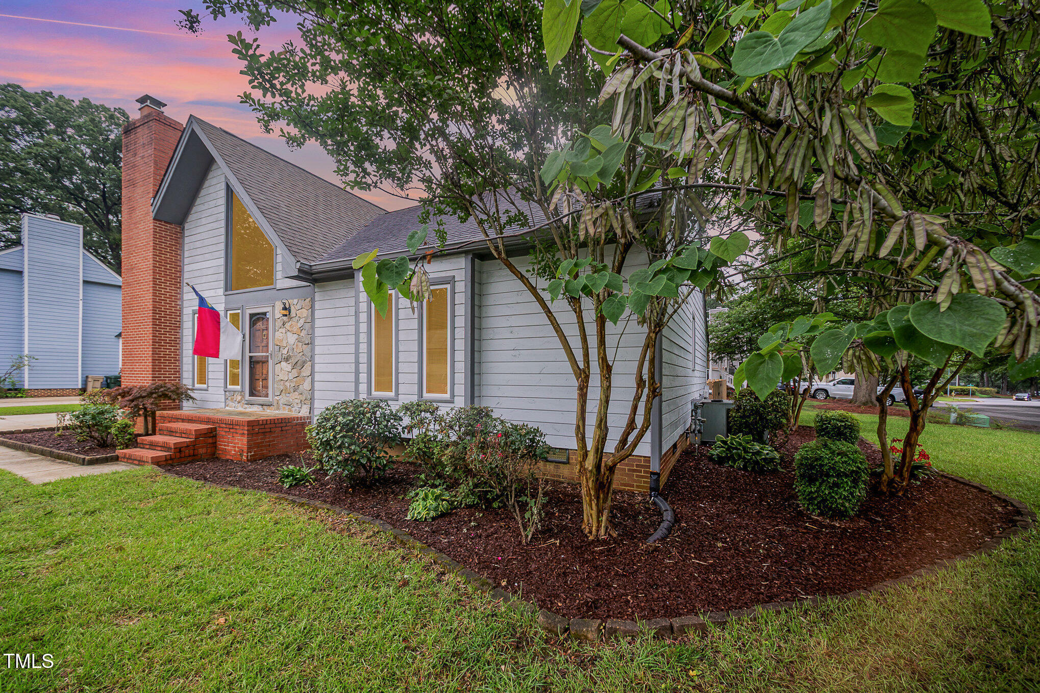 Property Photo: 100 Longneedle Court NC 27603