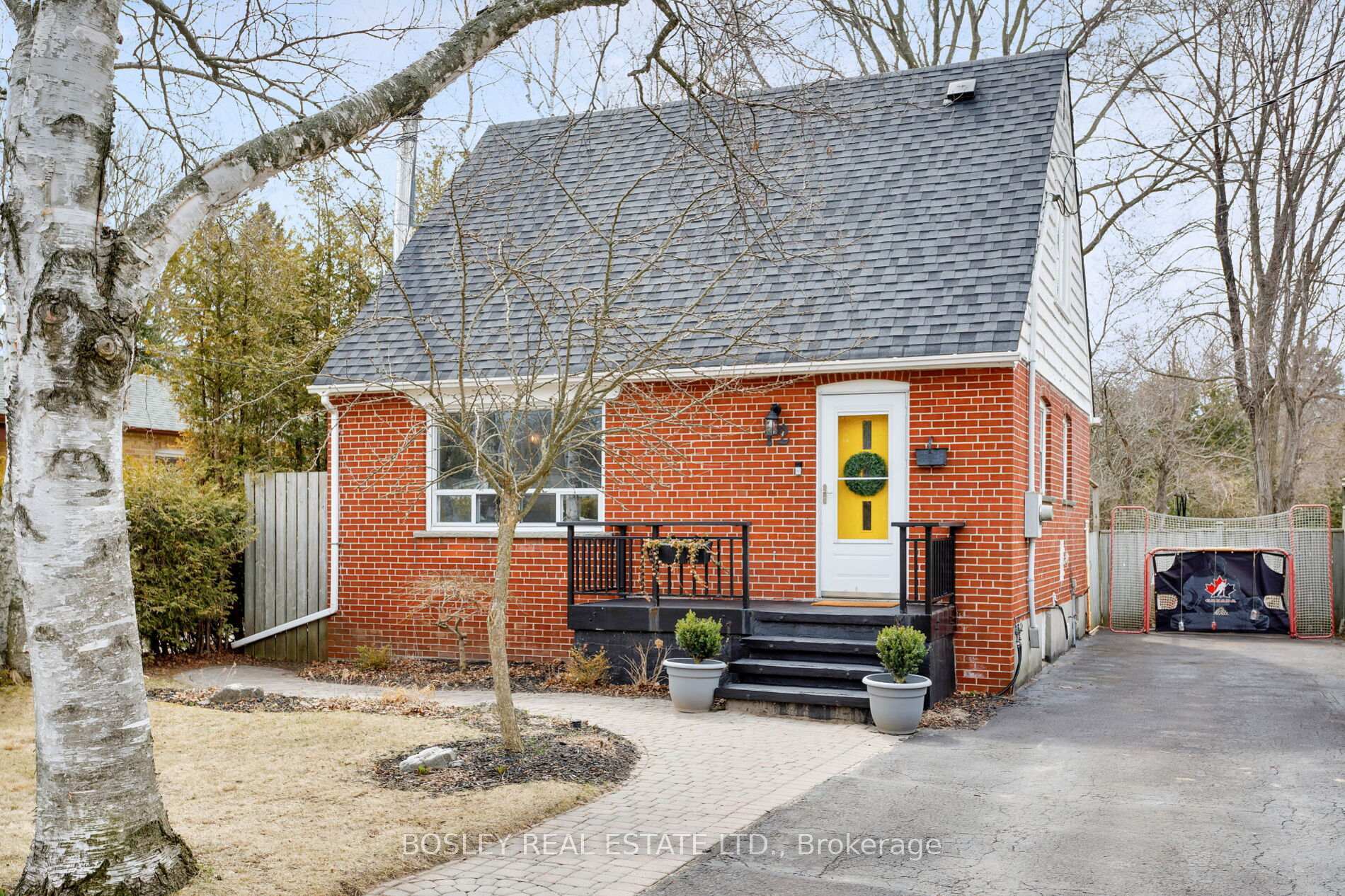 Property Photo: 12 Homestead Road ON M1E 3R9
