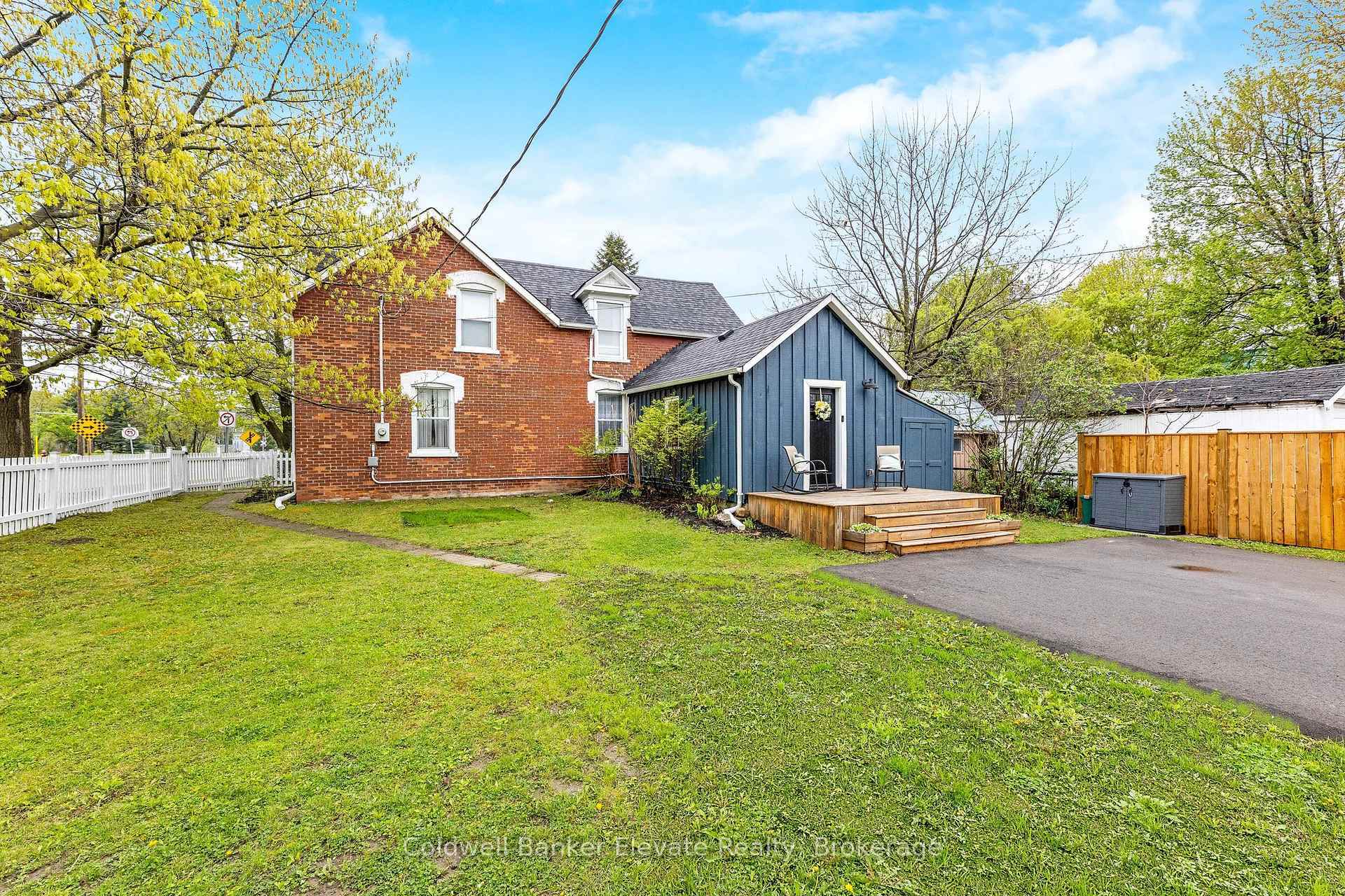 Photo de la propriété: 243 Queen Street E ON L7J 1P7