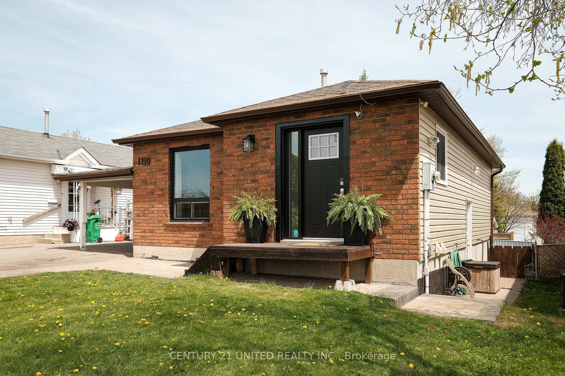 1190 Neptune Street  Peterborough North ON K9H 7M6 photo
