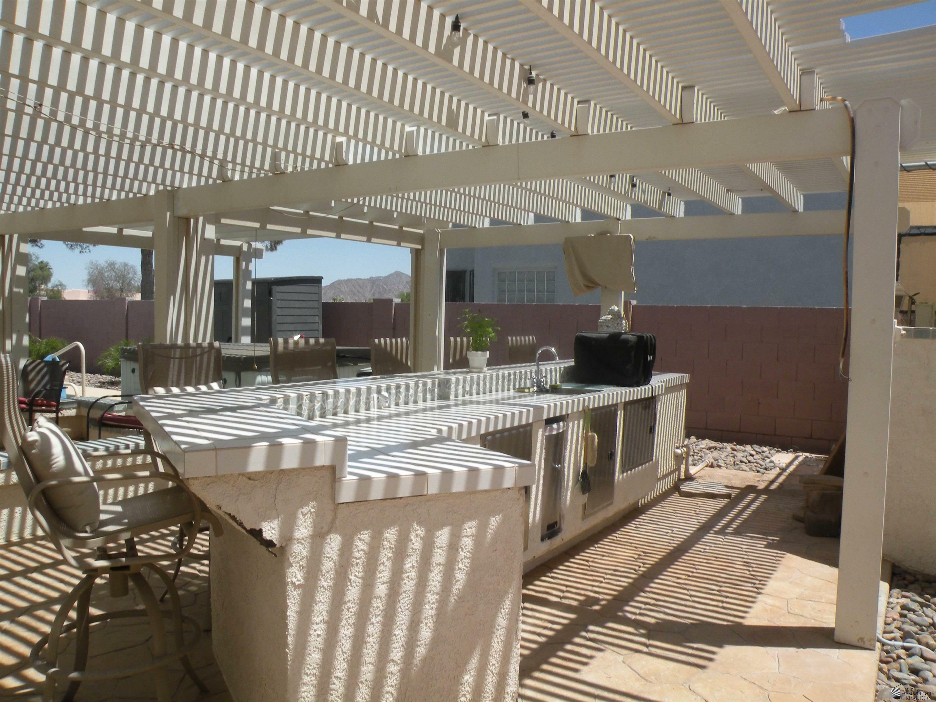 Property Photo: 10224 S Fairway Ln AZ 85367