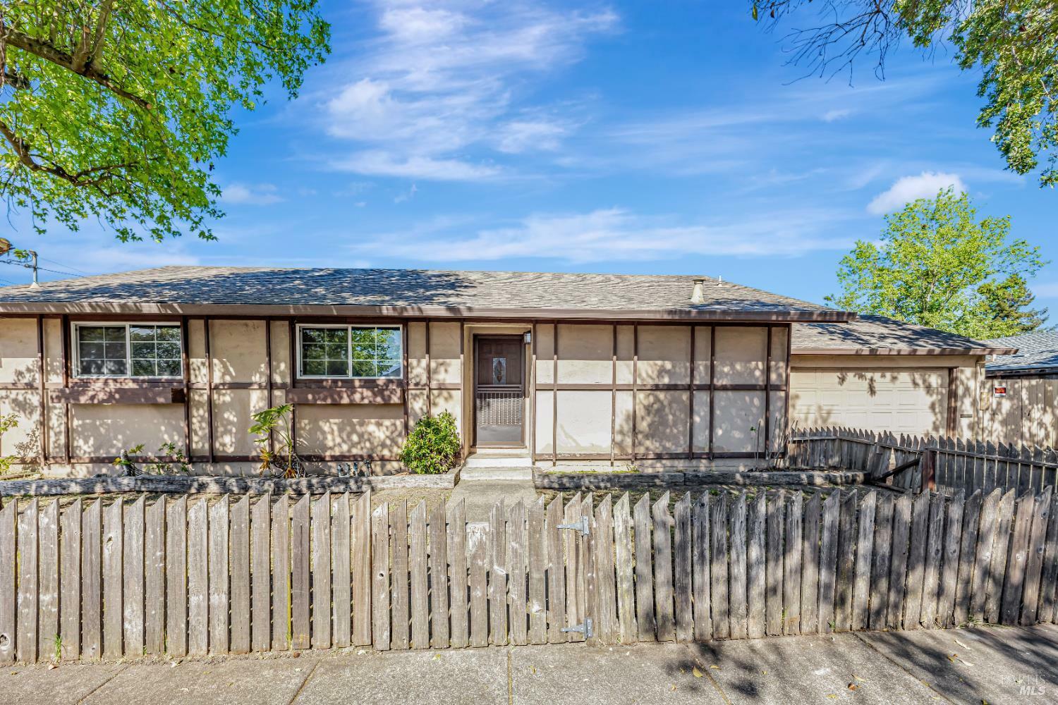Property Photo: 2711 Iroquois Street CA 95403
