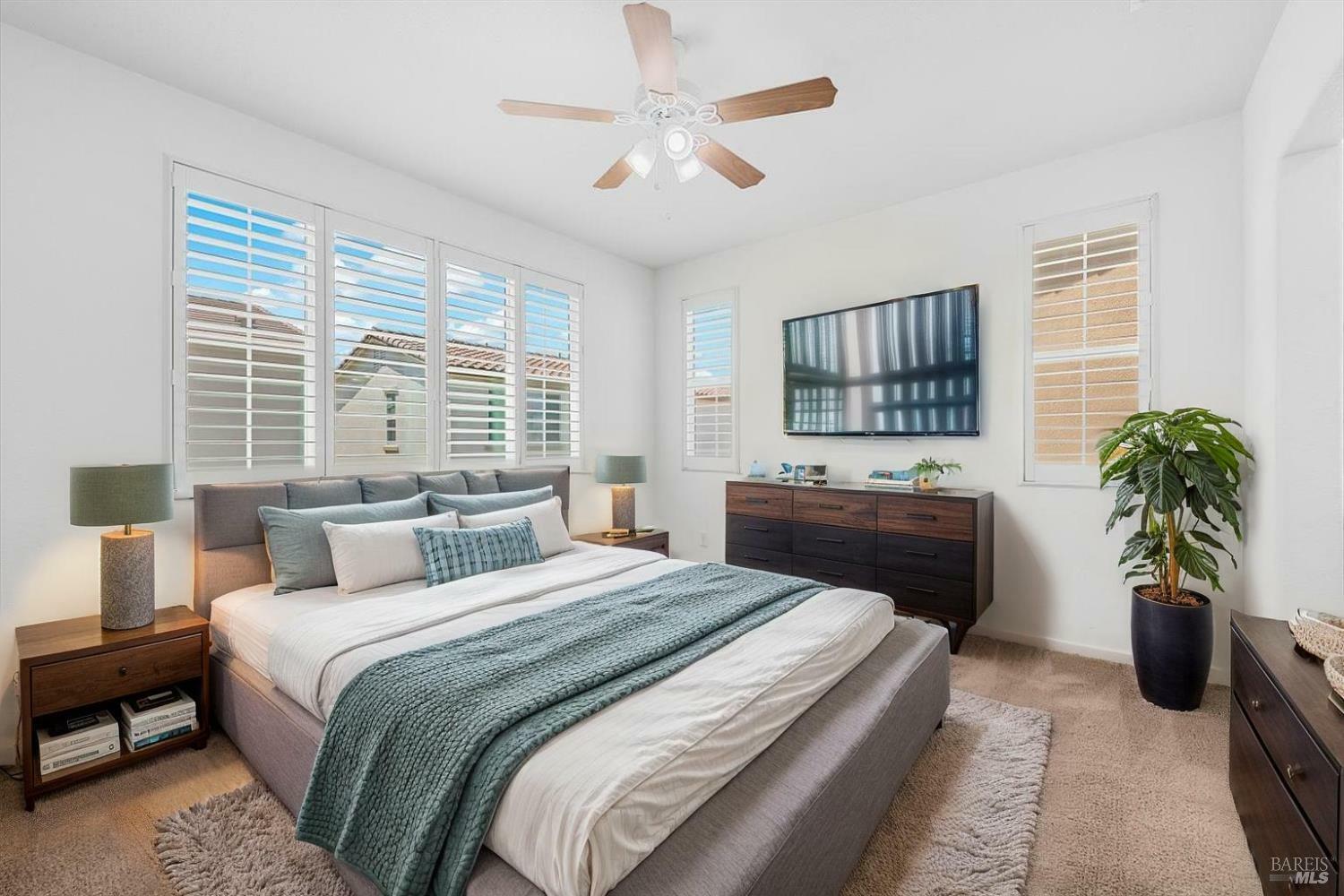 Property Photo: 618 Sweet Pea Street CA 95687