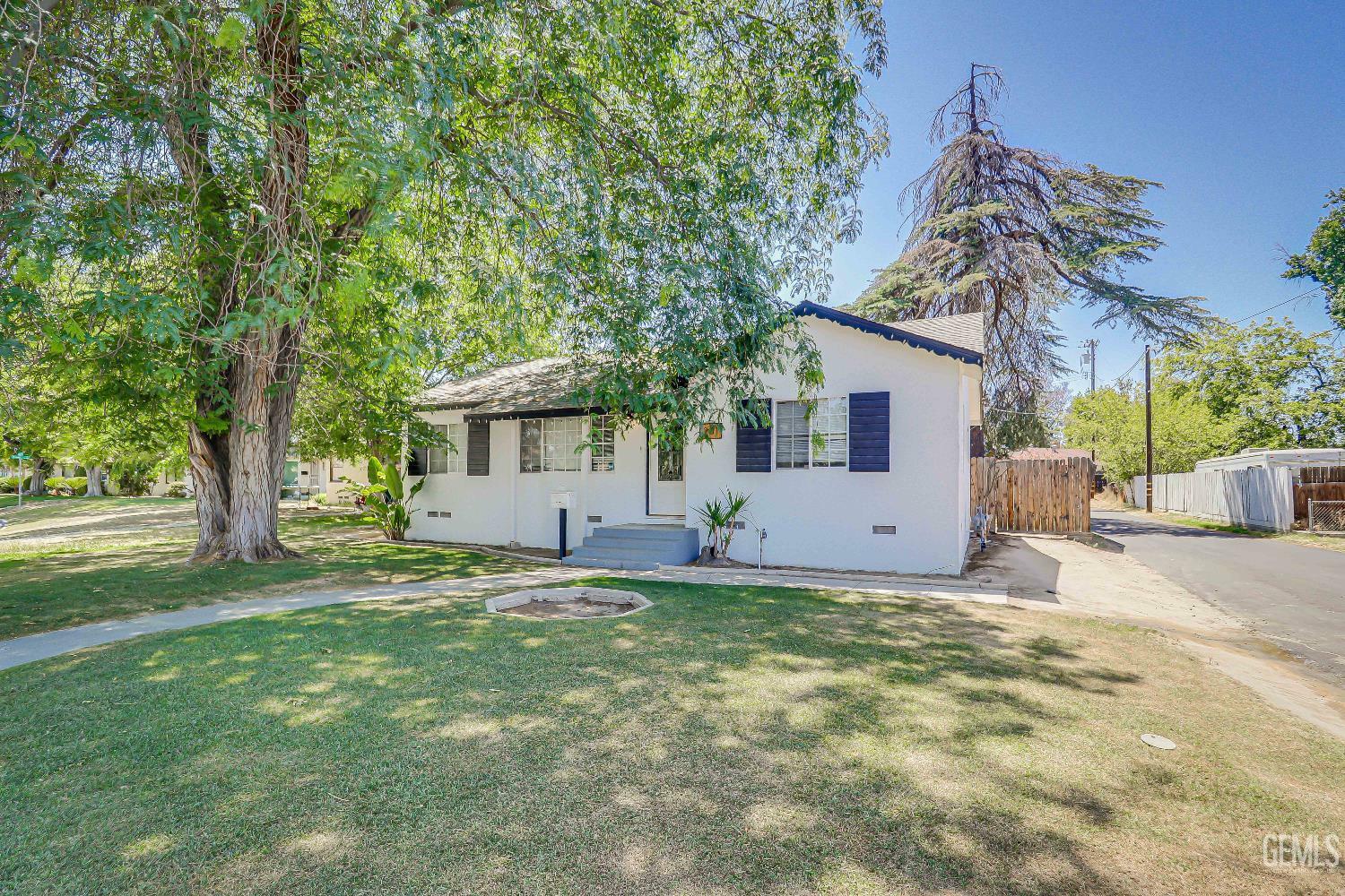 Property Photo: 201 Cedar Street CA 93304