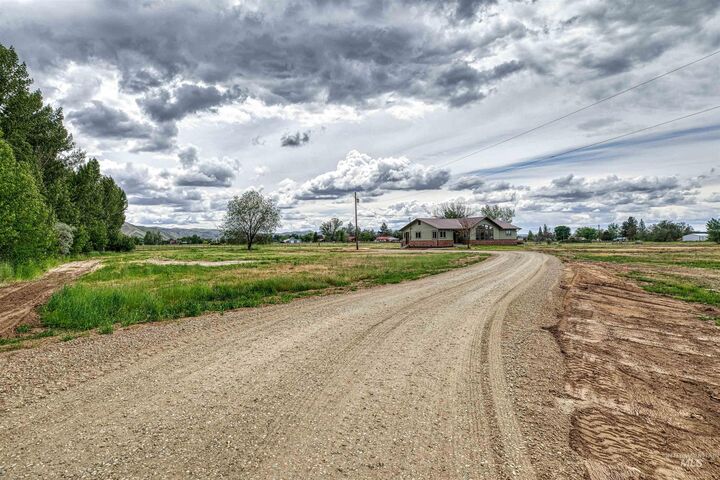 Property Photo:  3131 Fuller Rd  ID 83617 