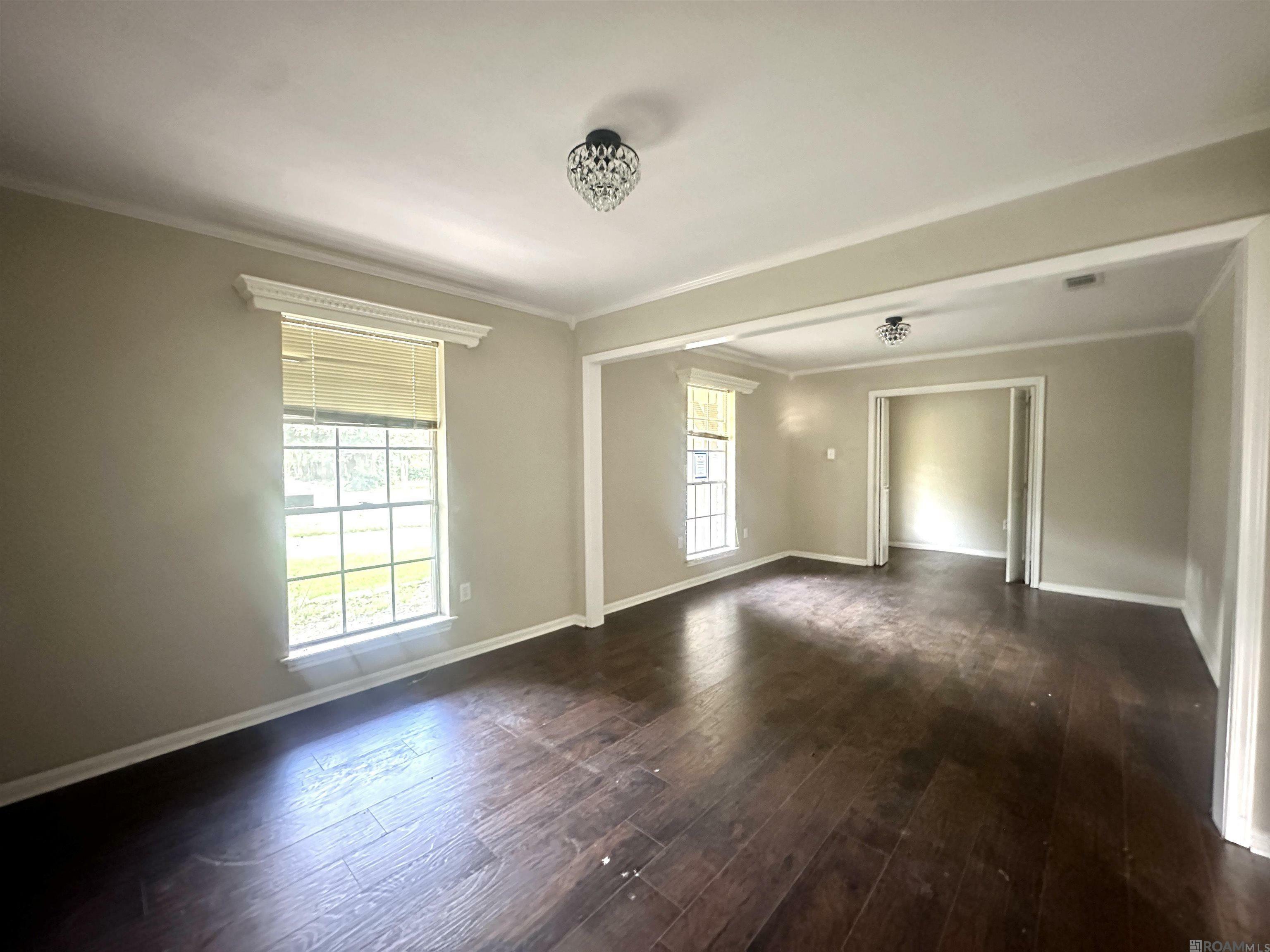 Property Photo:  1356 Crescent Dr  LA 70806 