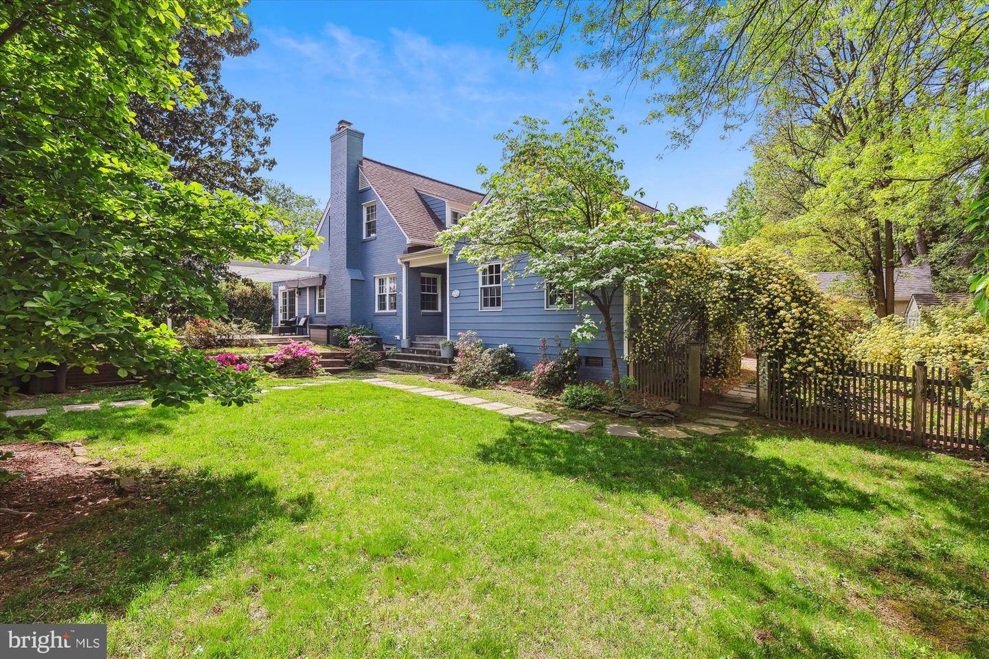 Property Photo: 314 Cloverway Drive VA 22314