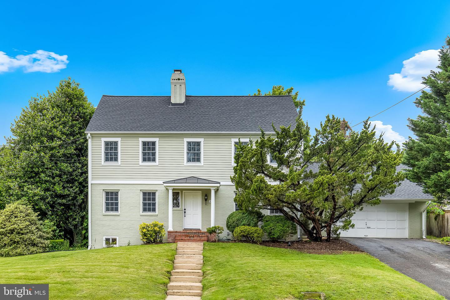 Property Photo: 404 Crown View Drive VA 22314