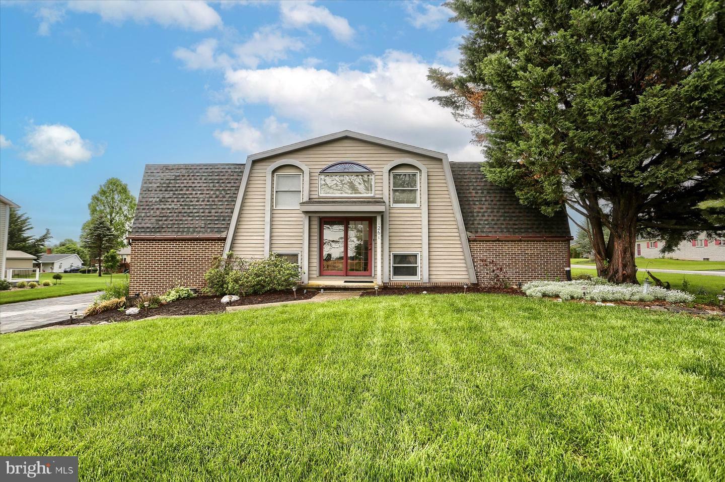 Property Photo: 1261 E McKinley Street Extension PA 17202