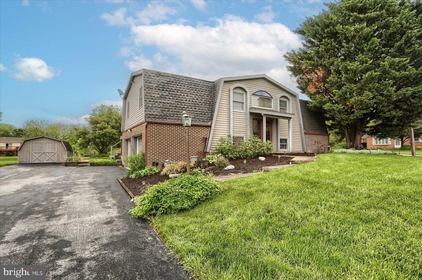 1261 E McKinley Street Extension  Chambersburg PA 17202 photo