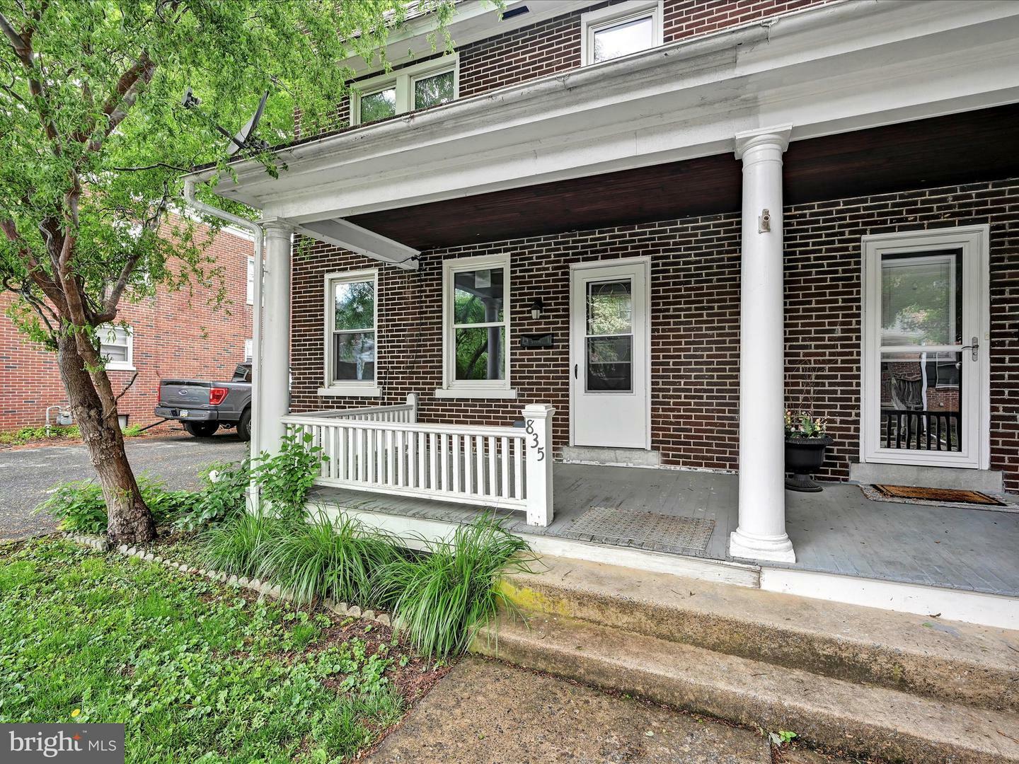 Property Photo: 835 Ocean Avenue PA 17603