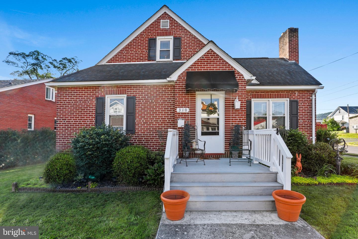Property Photo: 310 N High Street N WV 26757