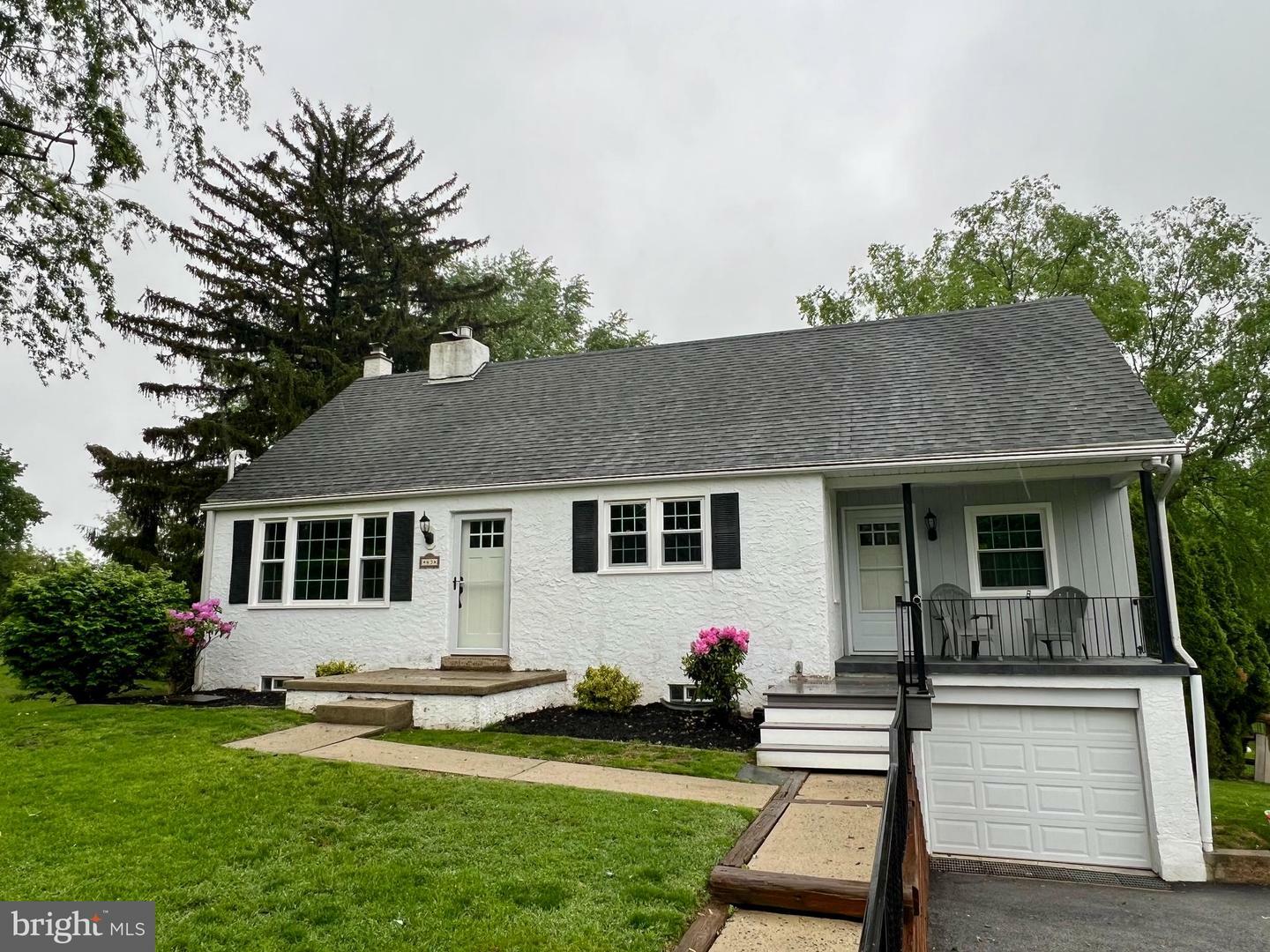 Property Photo: 43 Circle Drive PA 19403