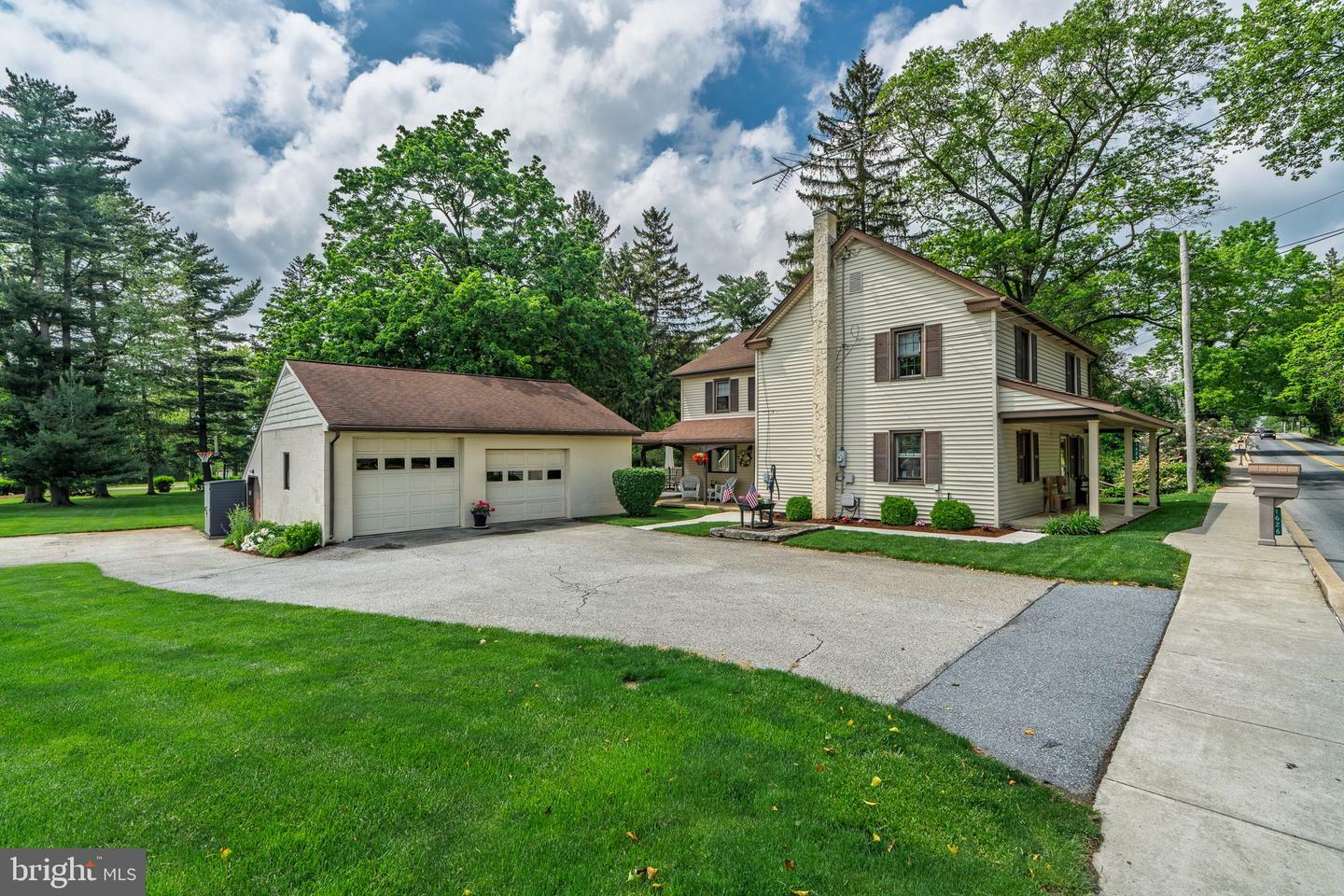 Property Photo: 1626 Lampeter Road PA 17602