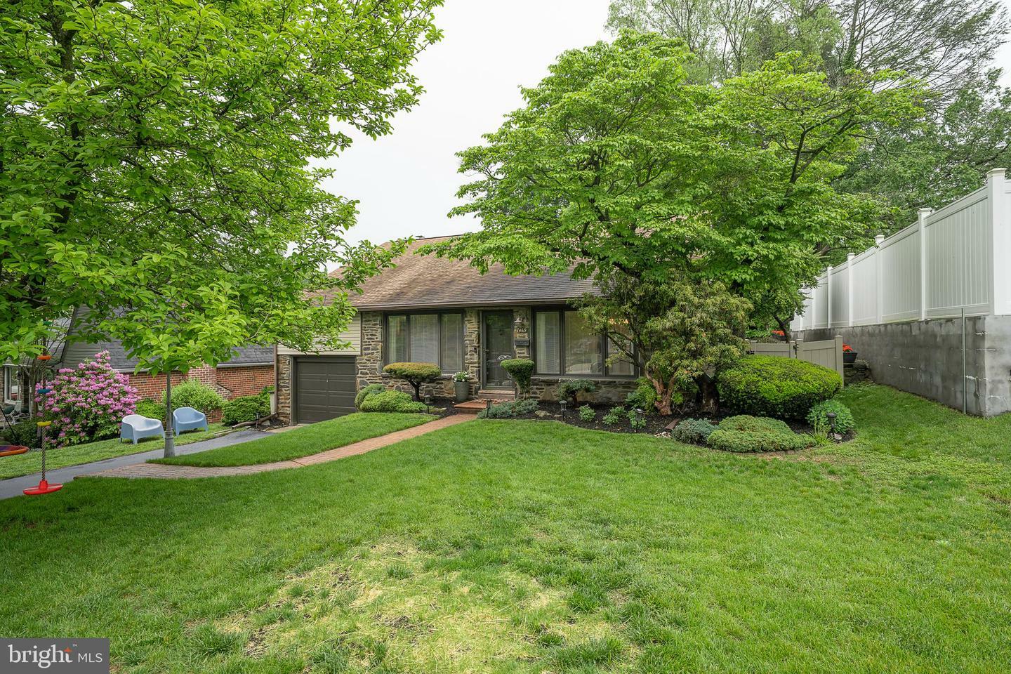 Property Photo: 1469 Windsor Park Lane PA 19083
