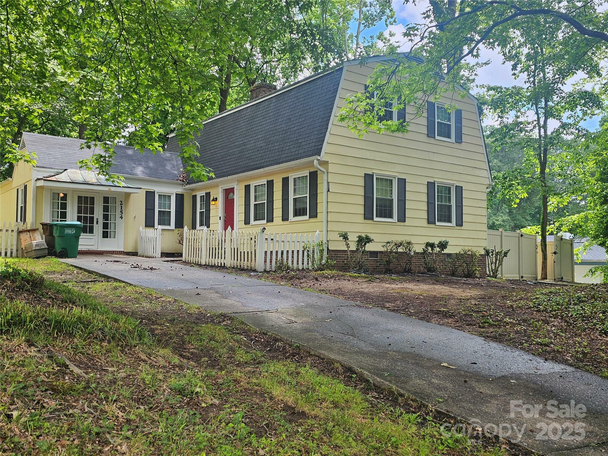 Property Photo: 2154 Rivermeade Drive NC 27265