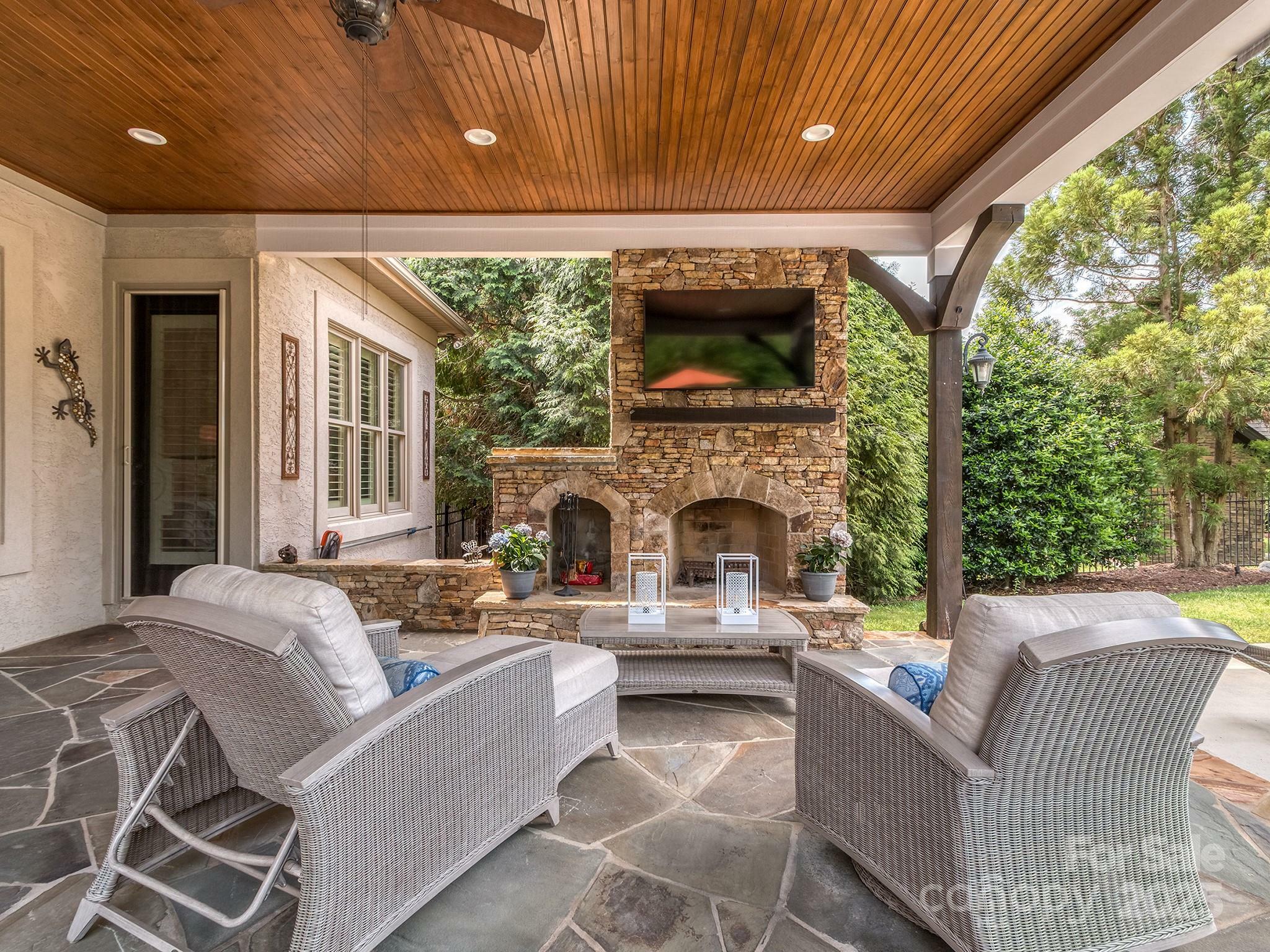 Property Photo: 1404 Lookout Circle NC 28173