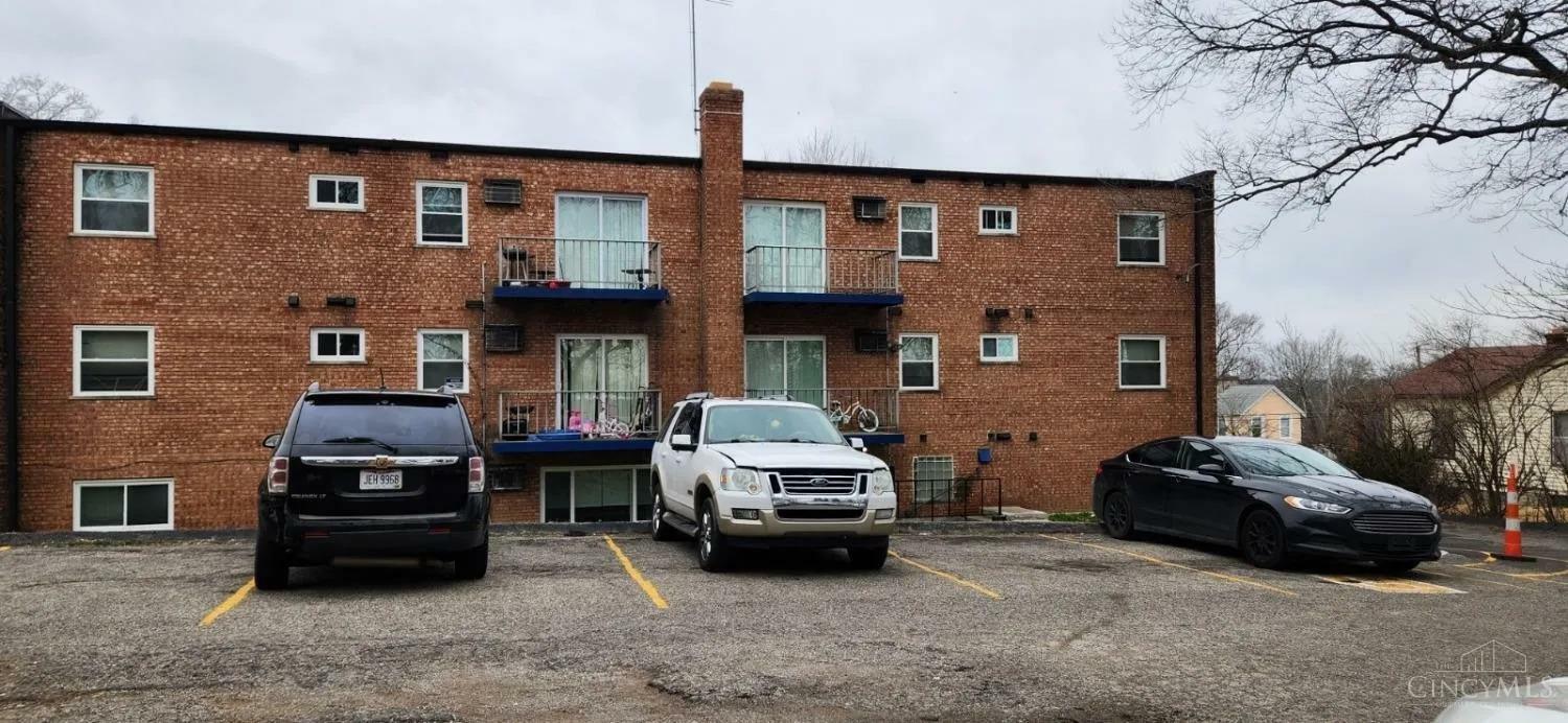 Property Photo: 2332 Iroll Avenue OH 45225