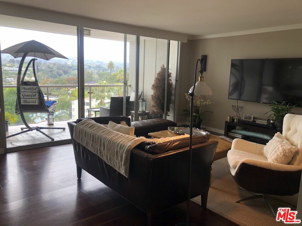 Property Photo: 201 Ocean Ave CA 90402