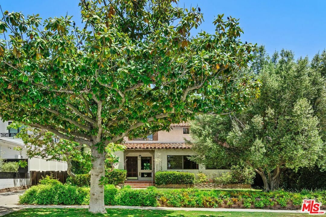 Property Photo: 627 17th St CA 90402