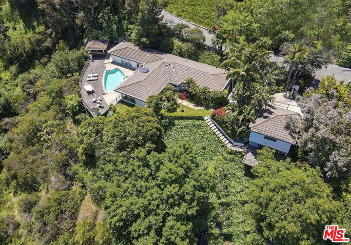 1000 Stradella Rd  Los Angeles CA 90077 photo