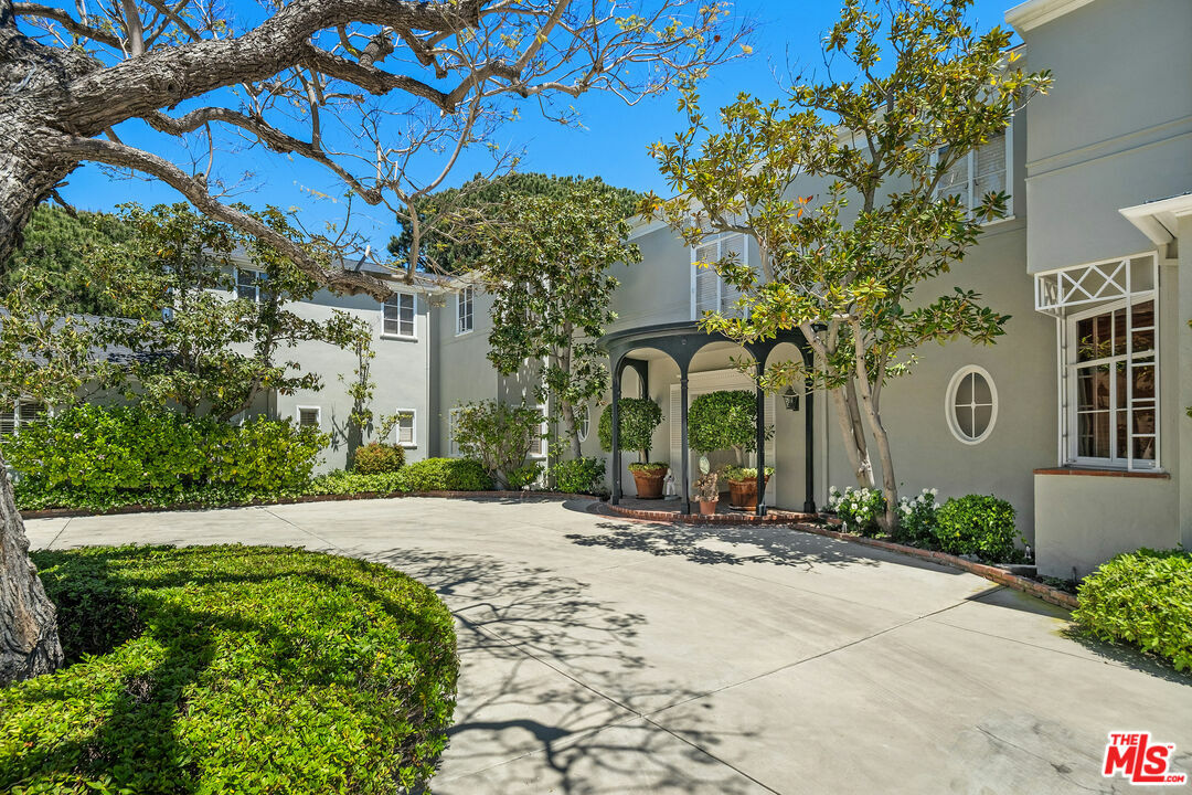 Property Photo: 11080 Chalon Rd CA 90077
