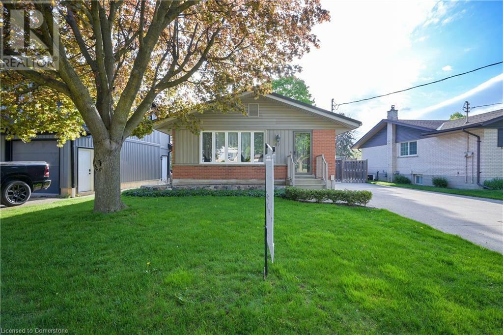 Property Photo: 67 Ruskview Road ON N2M 4S1