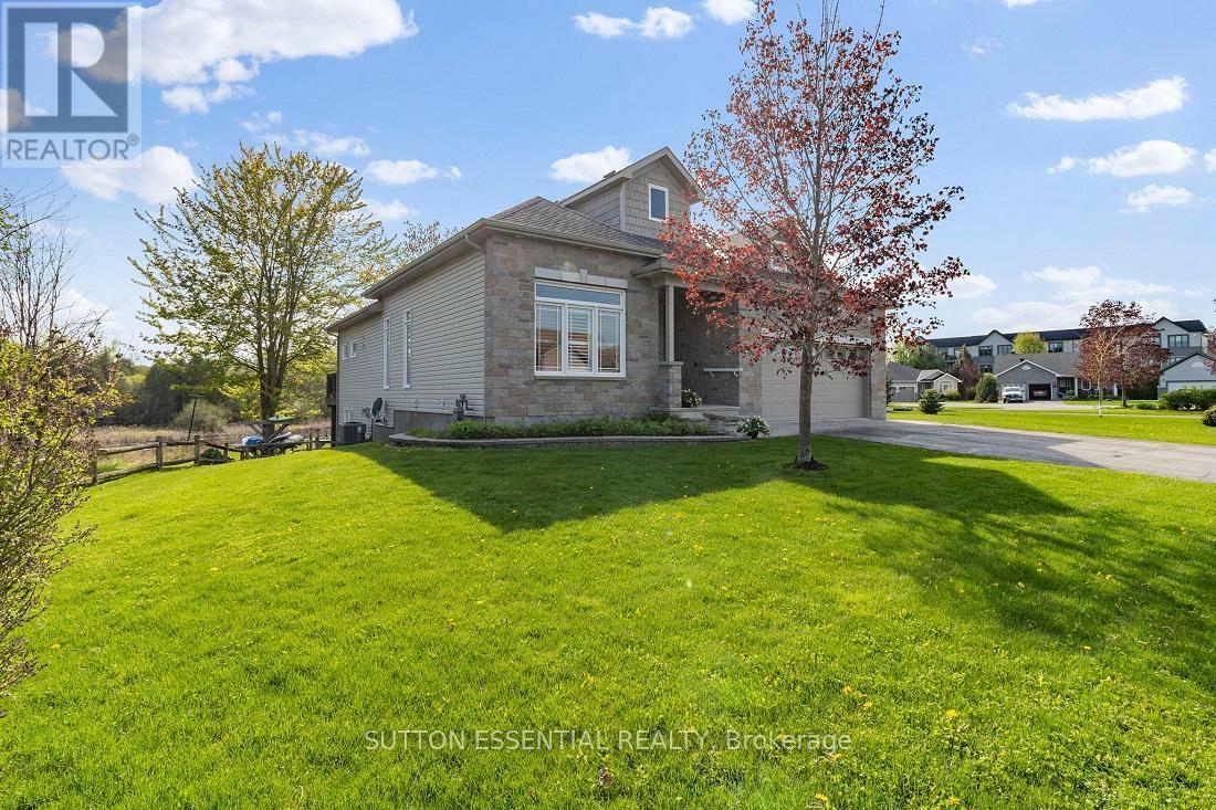 Property Photo: 47 Westerra Way ON K0G 1J0
