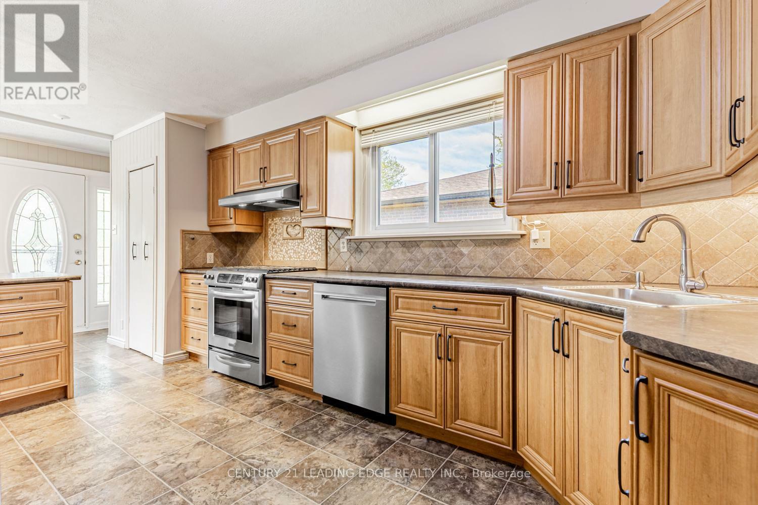 Property Photo: 818 Sanok Drive ON L1W 2R2