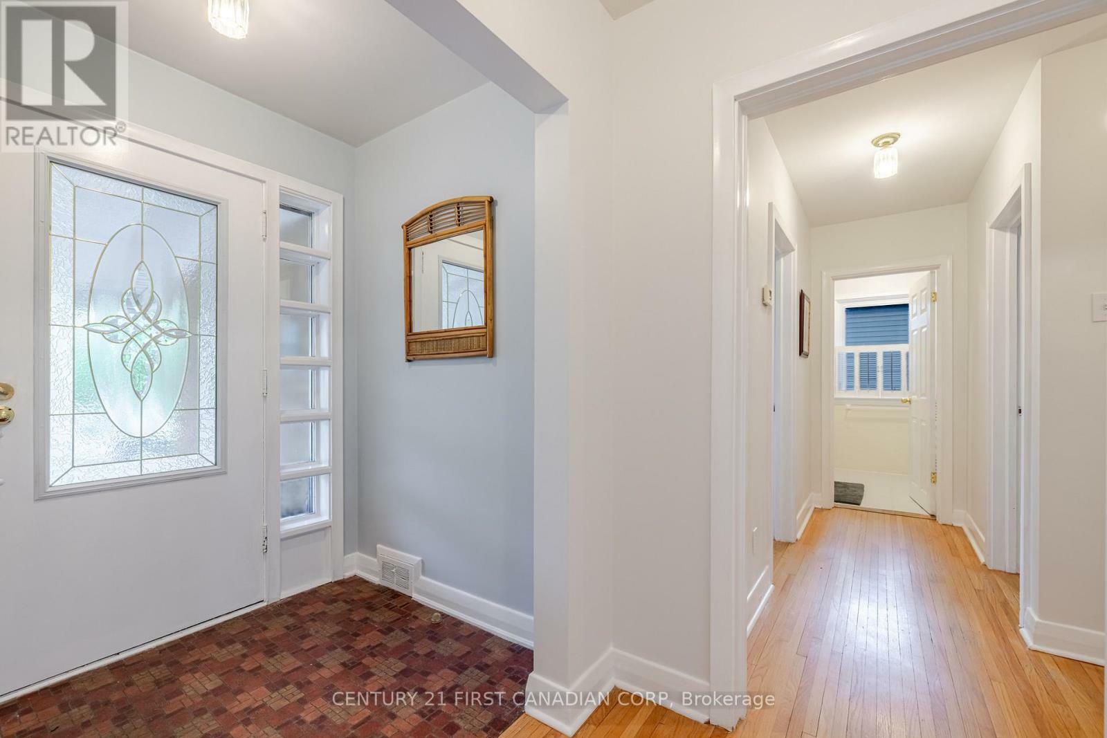 Photo de la propriété: 420 Riverside Drive ON N6H 2R7