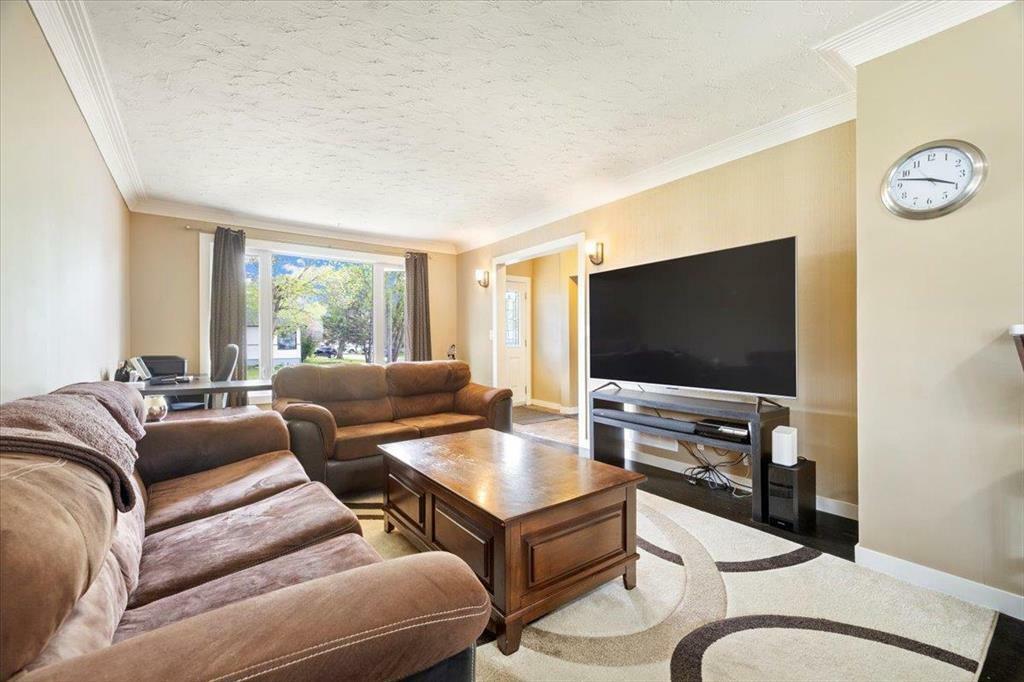 Property Photo: 15 Boulder Bay MB R2J 2C2