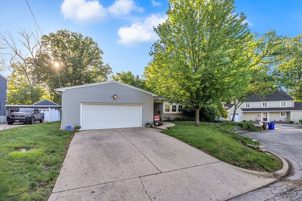 Property Photo: 8 Ewing Place IL 62522