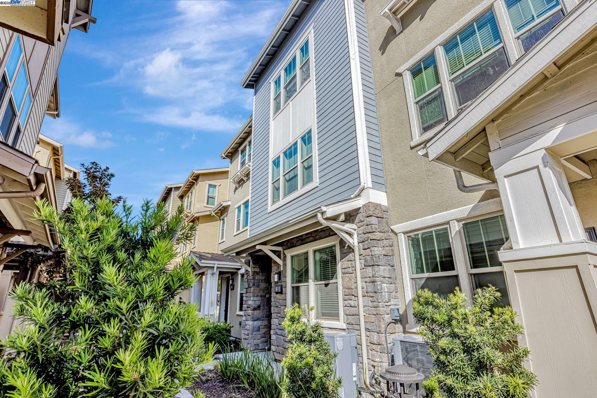 Property Photo:  123 Branta Cmn  CA 94539 