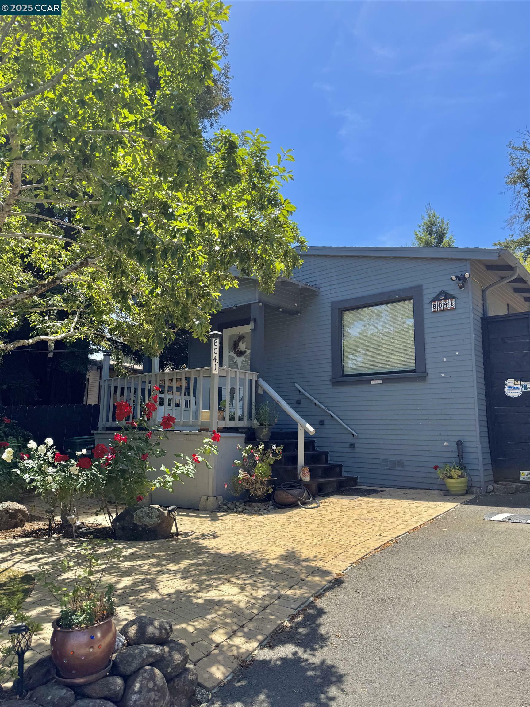 Property Photo: 8041 Winthrope St CA 94605