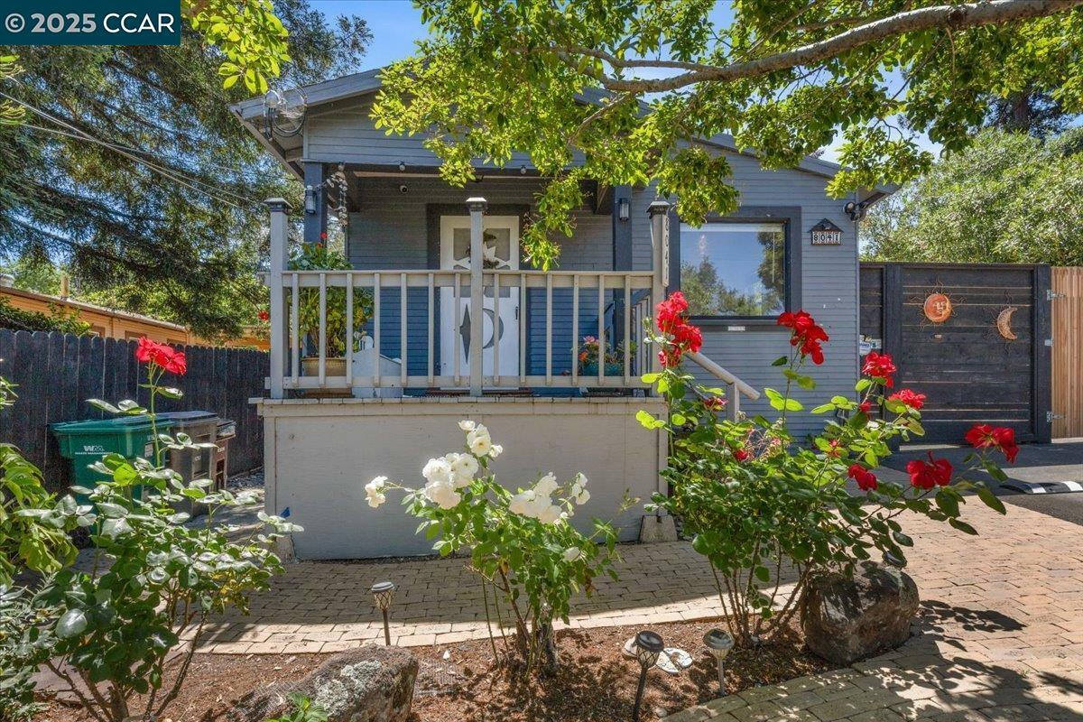Property Photo: 8041 Winthrope St CA 94605