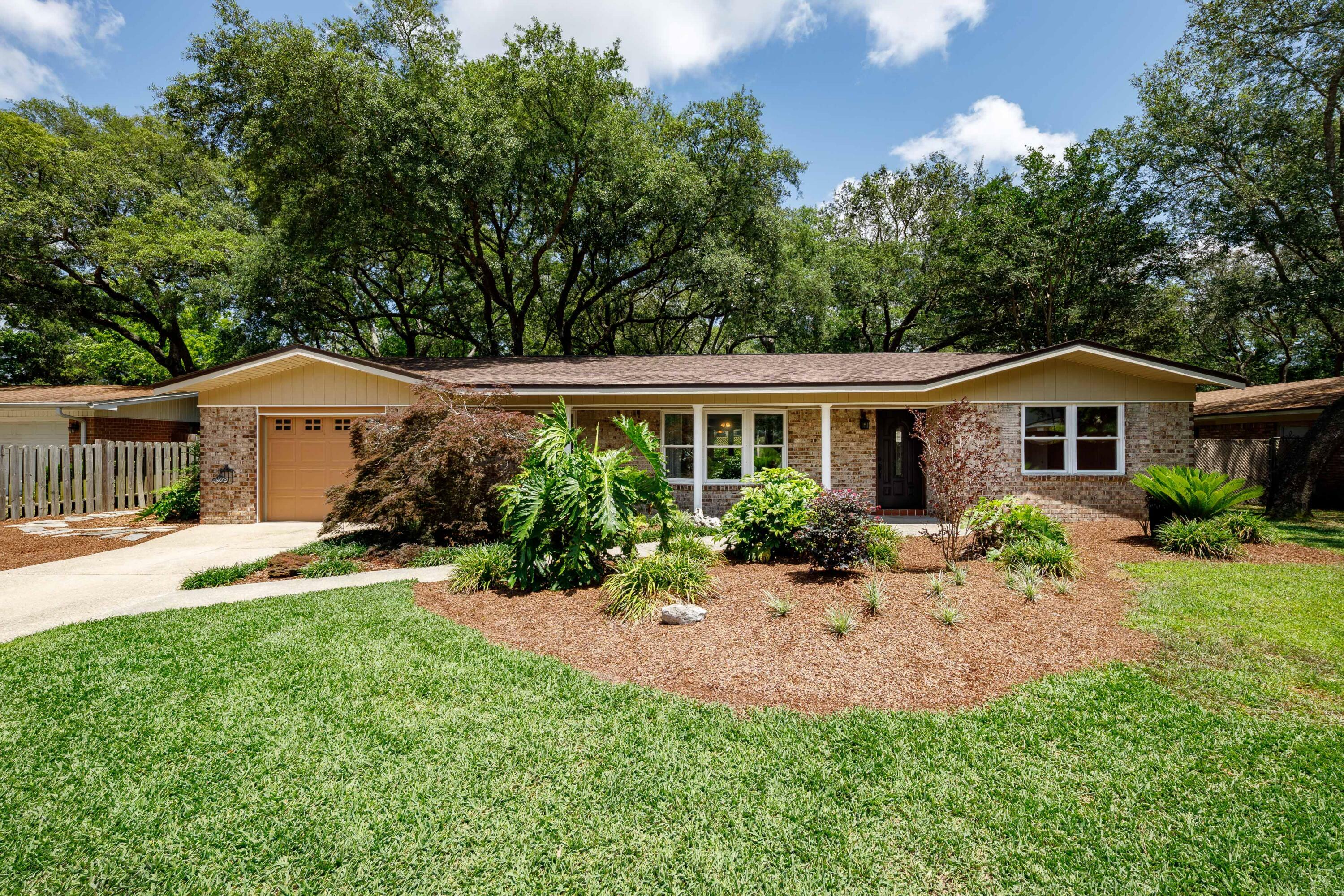 Property Photo: 526 NW Cheshire Avenue FL 32547