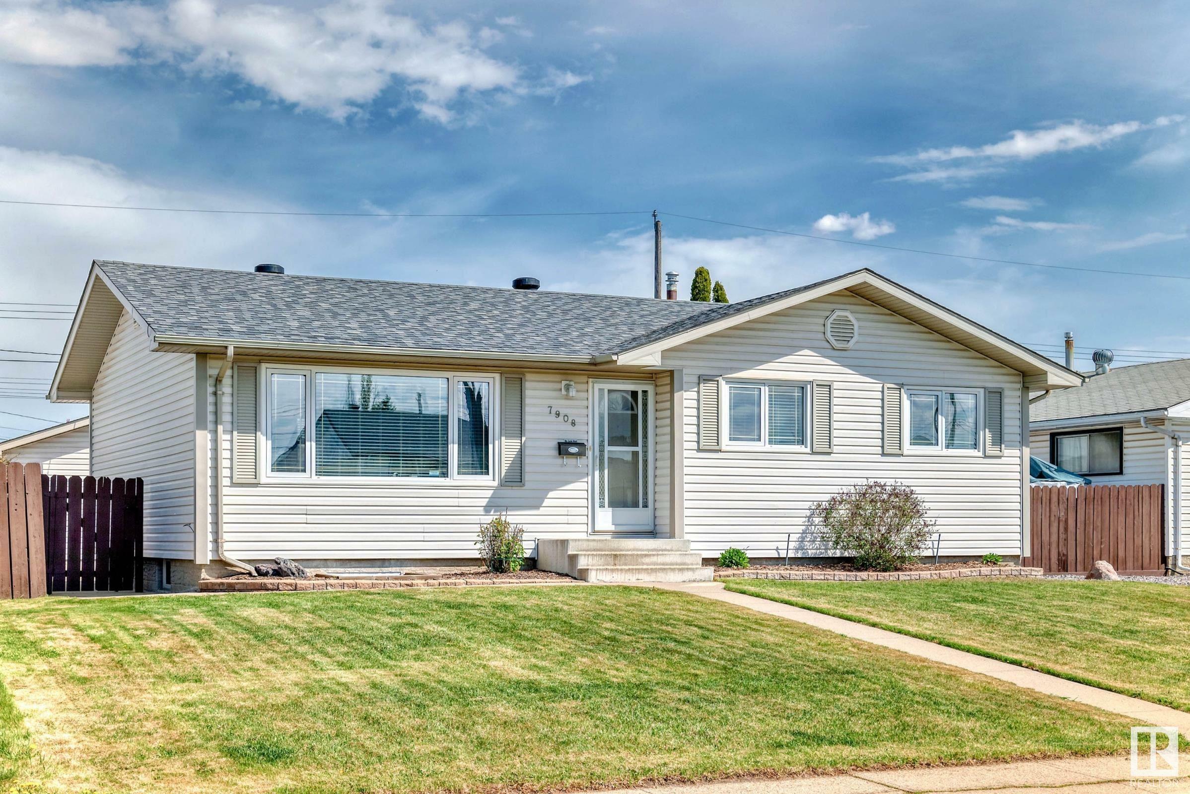 Property Photo: 7908 130A Avenue NW AB T5C 1Z4