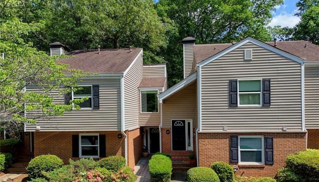 Property Photo: 24 Dunwoody Springs Drive GA 30328