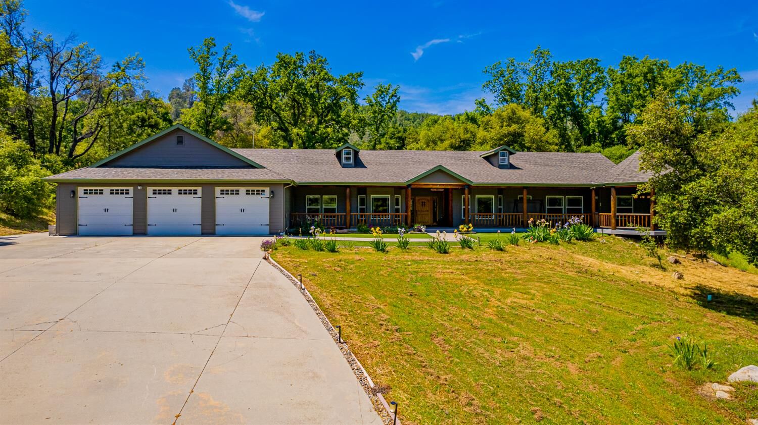 Property Photo:  33590 Woodland Pond Trl  CA 93643 