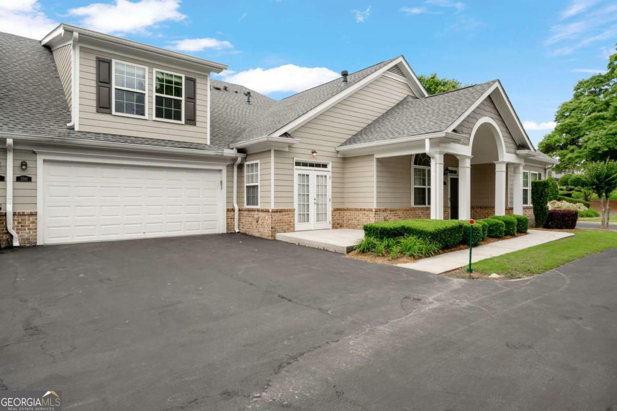 Property Photo: 2561 Grapevine Circle 104 GA 30041
