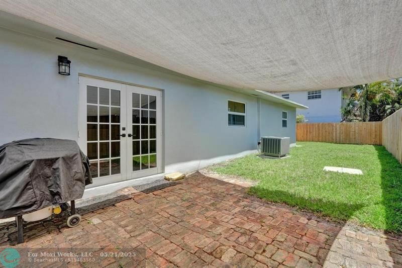 Property Photo: 802 SW 12th Ct FL 33315