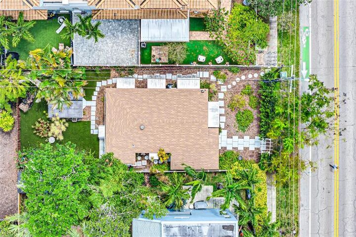 Property Photo: 1009 NE 6th St FL 33304