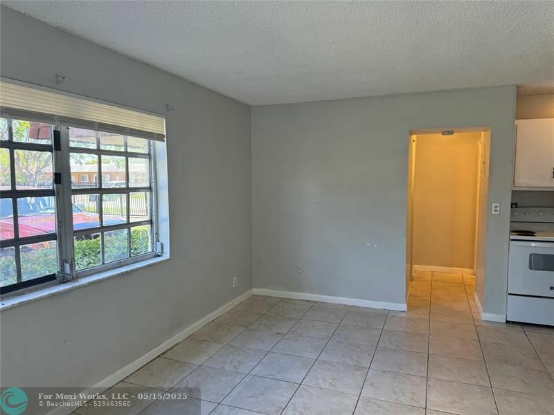 Property Photo: 5301 NW 18th Pl FL 33313