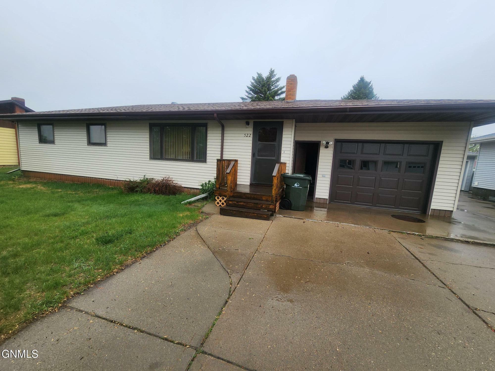 Property Photo: 522 6th Avenue NE ND 58545