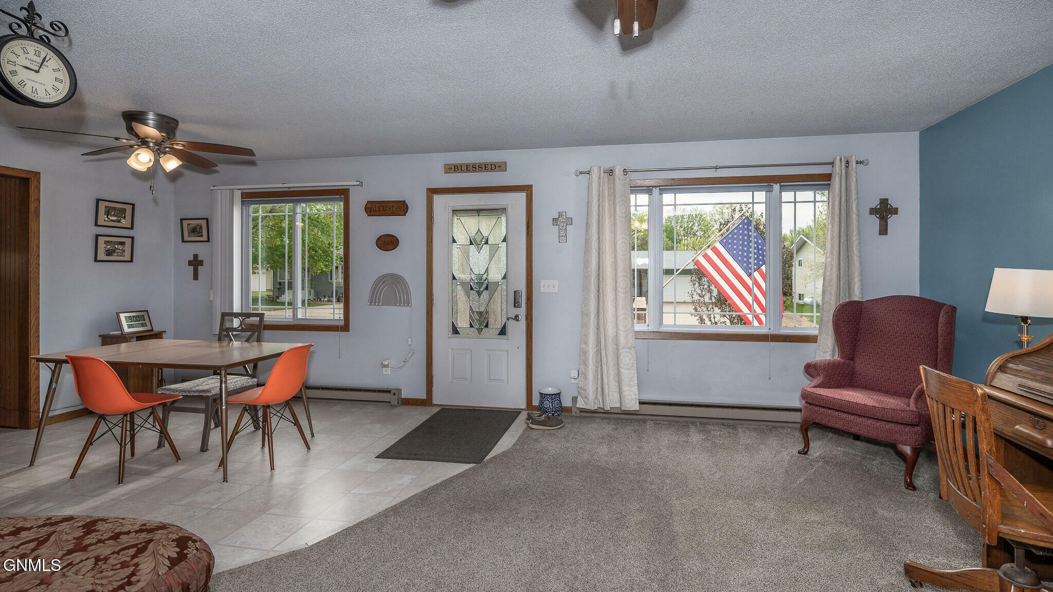 Property Photo: 1013 2nd Avenue NW ND 58545