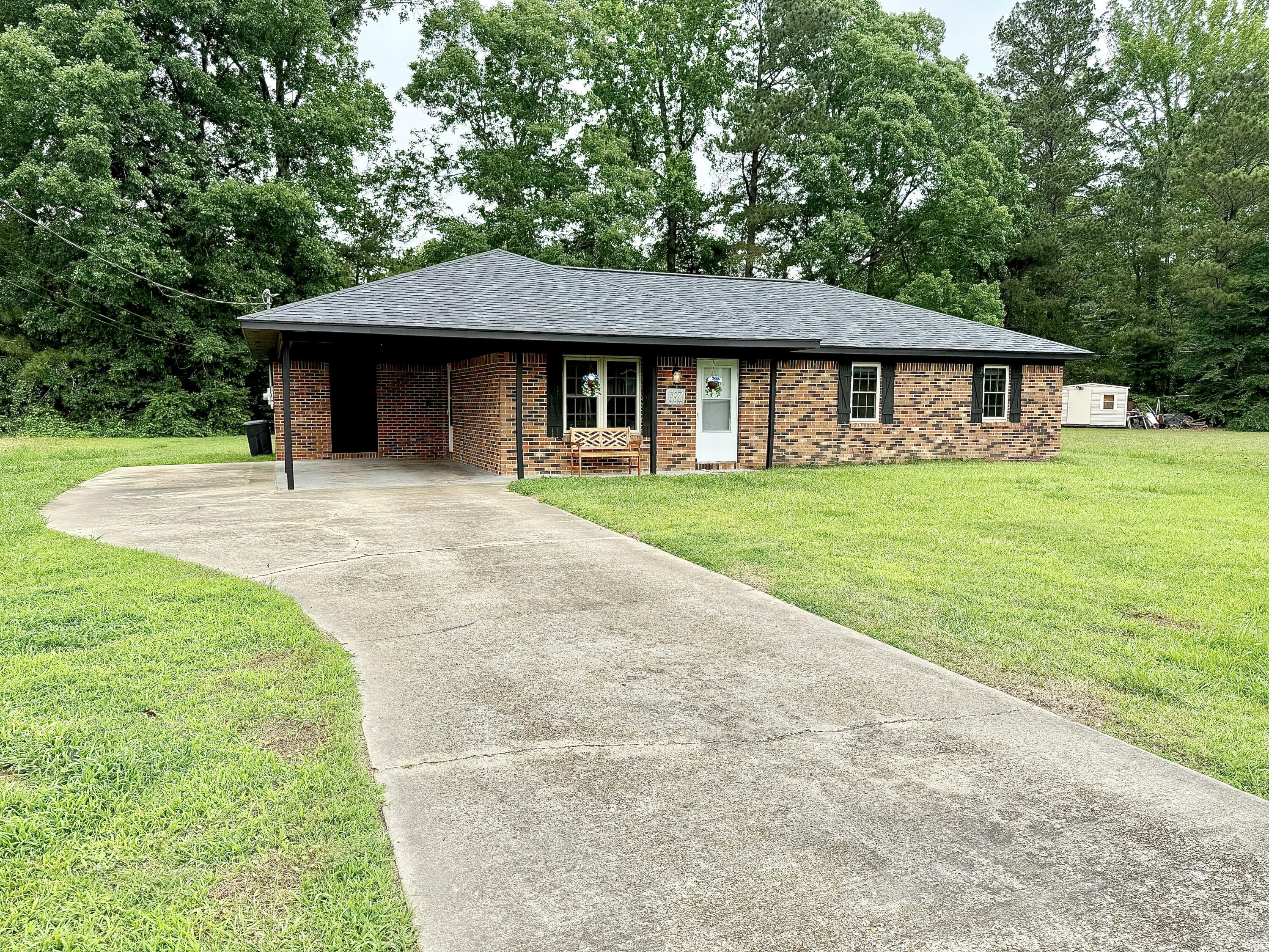 Property Photo: 307 Belle Cir MS 39702