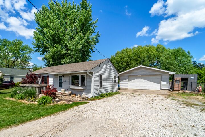 Property Photo:  225 NW 50th Place  IA 50313 
